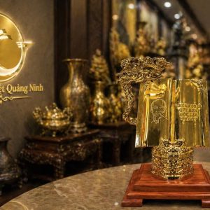 Tác Phẩm Những Trang Sử Vàng