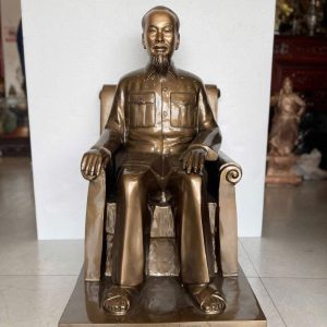 Tượng Bác Hồ Ngồi Ghế